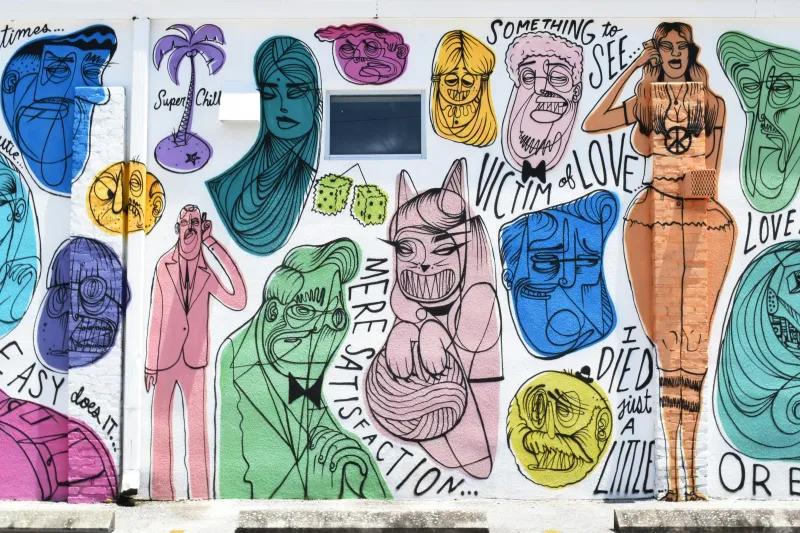 Street mural in a downtown St. Petersburg alley
